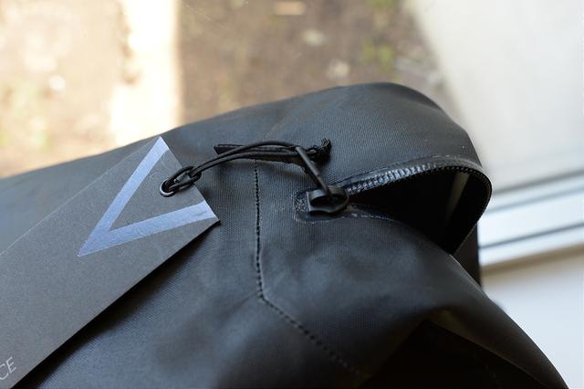 始祖鳥Veilance都市商務系列背包開箱，極簡主義的新選擇