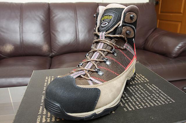 我的第一雙阿索羅Asolo戶外登山鞋開箱,還沒有穿出去實際評測