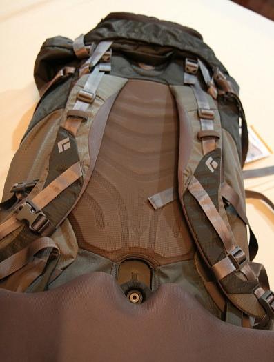 爬山先買戶外背包，Osprey Kestral 48L小鷹登山包開箱