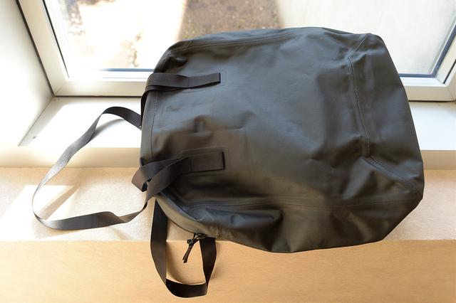 始祖鳥Veilance都市商務系列背包開箱，極簡主義的新選擇