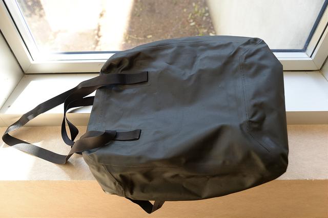 始祖鳥Veilance都市商務系列背包開箱，極簡主義的新選擇