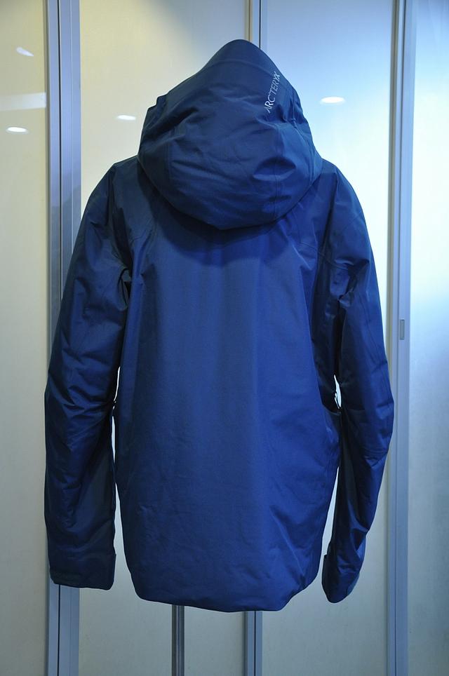 Arc’teryx始祖鳥保暖夾克開箱，一件可以穿去滑雪的羽絨服