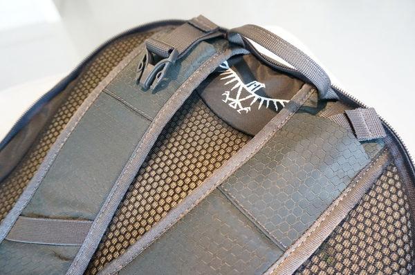 短途旅行怎么選擇背包?看這款小鷹Osprey Farpoint旅行背包