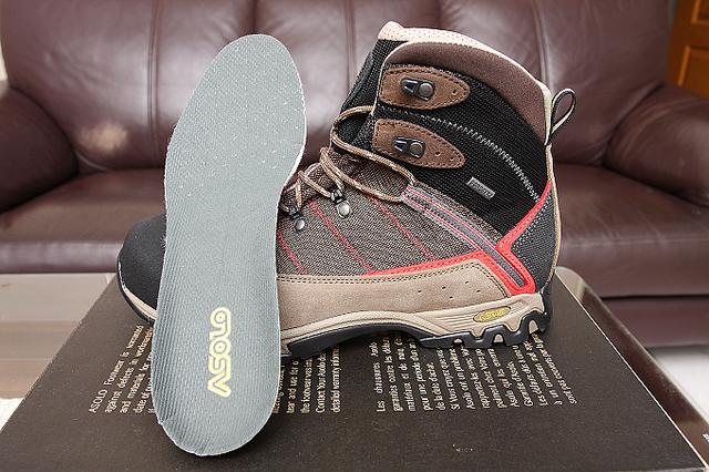 我的第一雙阿索羅Asolo戶外登山鞋開箱,還沒有穿出去實際評測