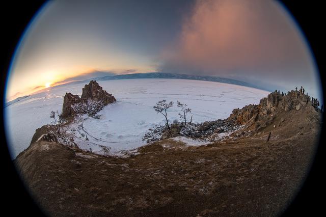 去俄羅斯旅行，用魚眼鏡頭記錄視野下的銀白世界