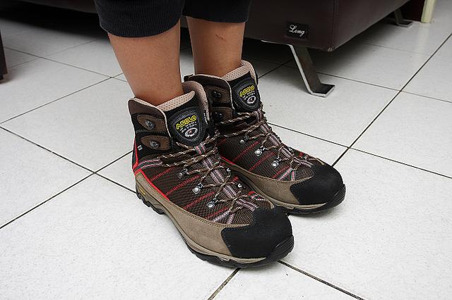 我的第一雙阿索羅Asolo戶外登山鞋開箱,還沒有穿出去實際評測