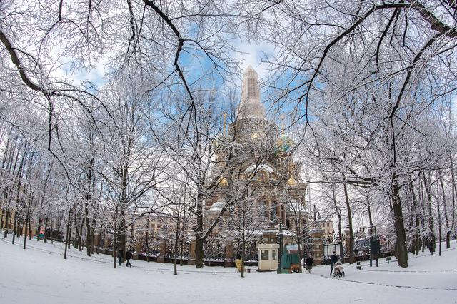 去俄羅斯旅行，用魚眼鏡頭記錄視野下的銀白世界