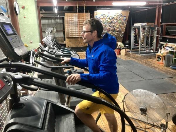 如何選擇沖鋒衣?沖鋒衣全面介紹及選購指南