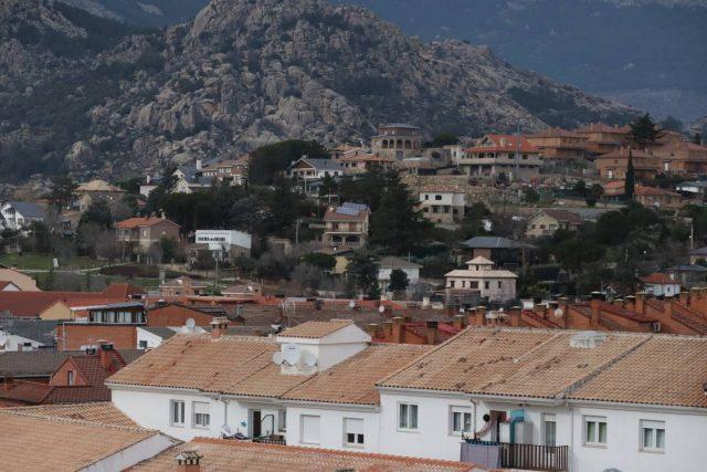 西班牙自由行,行走在馬德里后花園曼薩納雷斯城堡