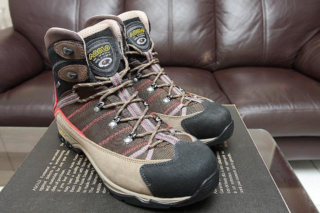 我的第一雙阿索羅Asolo戶外登山鞋開箱,還沒有穿出去實際評測