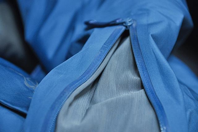 Arc’teryx始祖鳥保暖夾克開箱，一件可以穿去滑雪的羽絨服