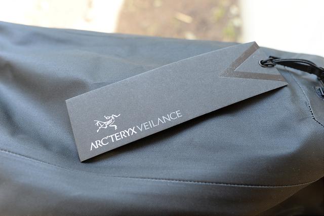 始祖鳥Veilance都市商務系列背包開箱，極簡主義的新選擇