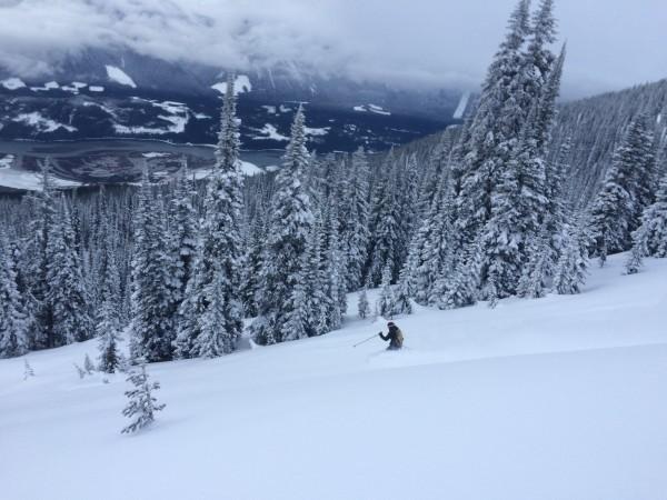 如何選擇沖鋒衣?沖鋒衣全面介紹及選購指南