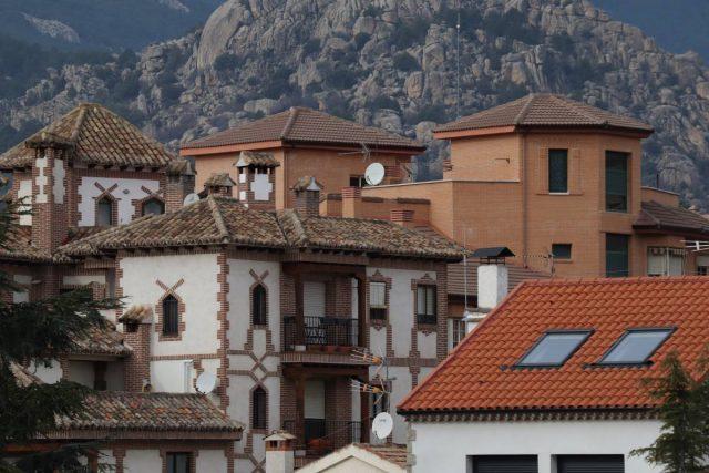 西班牙自由行,行走在馬德里后花園曼薩納雷斯城堡