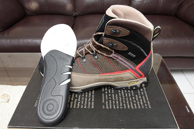 我的第一雙阿索羅Asolo戶外登山鞋開箱,還沒有穿出去實際評測