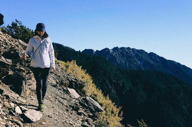 The North Face戶外輕量防水登山鞋實測,翻山越嶺全靠它