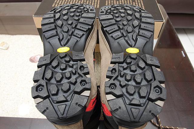 我的第一雙阿索羅Asolo戶外登山鞋開箱,還沒有穿出去實際評測