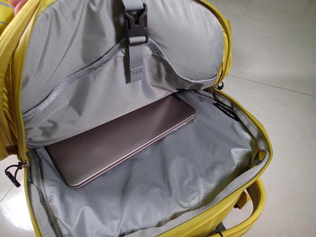Osprey小鷹Momentum 34通勤電腦包開箱，通勤戶外兩相宜
