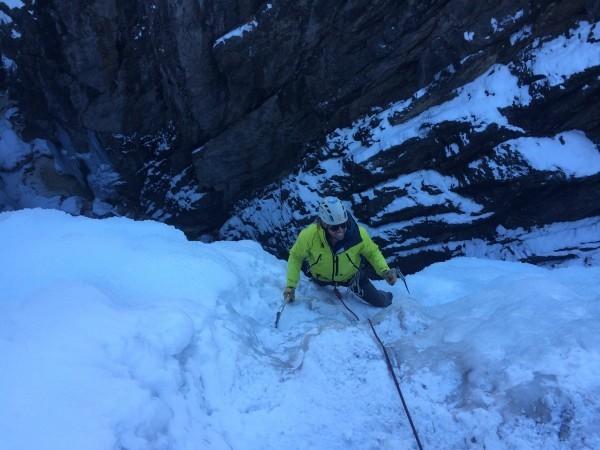 如何選擇沖鋒衣?沖鋒衣全面介紹及選購指南