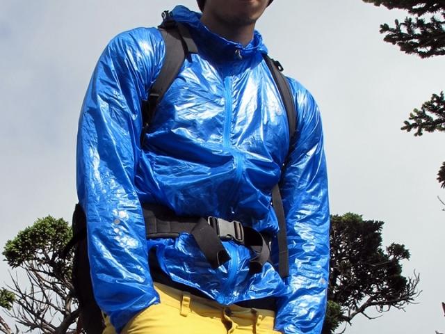 Mountain Hardwear山浩輕量皮膚風衣開箱,輕的你感受不到