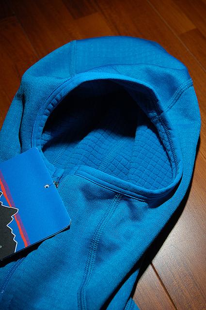 Patagonia(巴塔哥尼亞)R1拉鏈抓絨保暖衣開箱,R系列最經典
