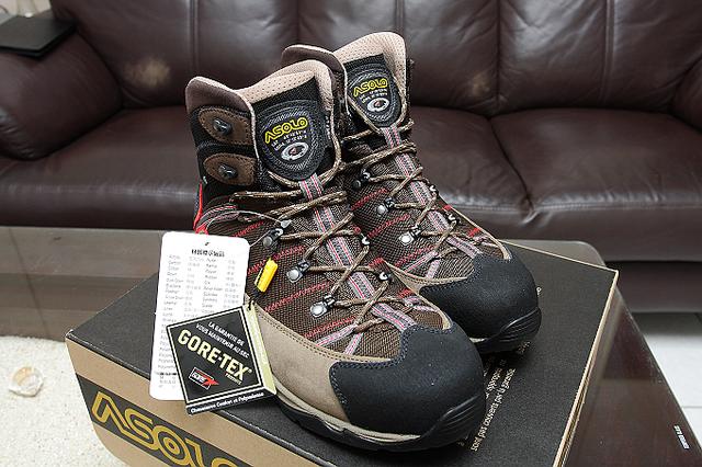 我的第一雙阿索羅Asolo戶外登山鞋開箱,還沒有穿出去實際評測