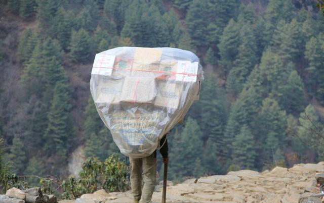 珠峰的向導與背夫,揭秘夏爾巴人的“特殊”日常生活