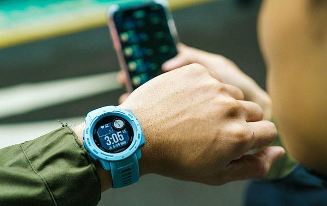 Garmin佳明instinct手表怎么樣，新款佳明手表開箱實戴分享