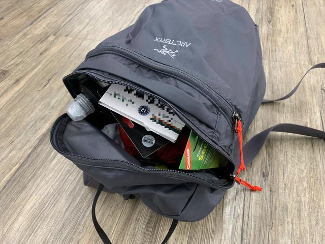 戶外登山,你的沖頂背包內會放什么?