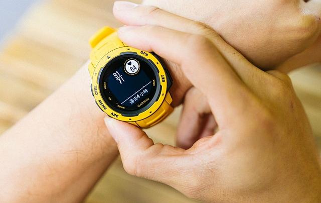 Garmin佳明instinct手表怎么樣，新款佳明手表開箱實戴分享