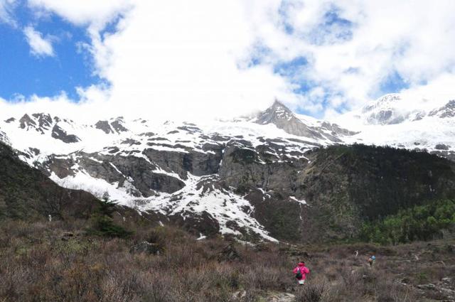 有個地方叫雨崩村,不去天堂就去雨崩徒步