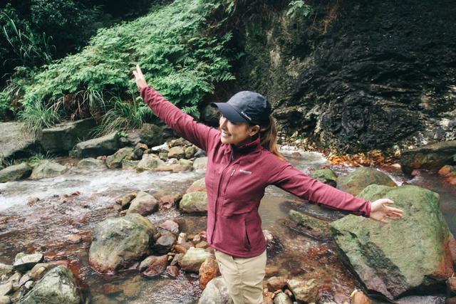穿著Columbia哥倫比亞,戶外泡溫泉讓你放松回歸大自然