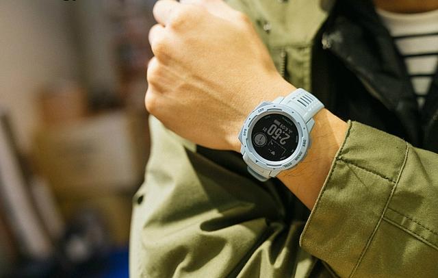 Garmin佳明instinct手表怎么樣，新款佳明手表開箱實戴分享