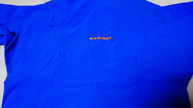 買了件Mammut猛犸象艾格極限軟殼,簡單開箱