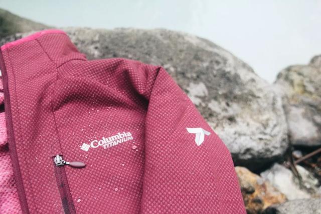 穿著Columbia哥倫比亞,戶外泡溫泉讓你放松回歸大自然