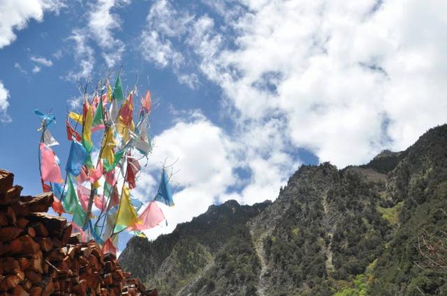 有個地方叫雨崩村,不去天堂就去雨崩徒步