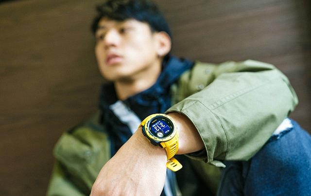Garmin佳明instinct手表怎么樣，新款佳明手表開箱實戴分享