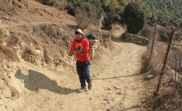珠峰的向導與背夫,揭秘夏爾巴人的“特殊”日常生活