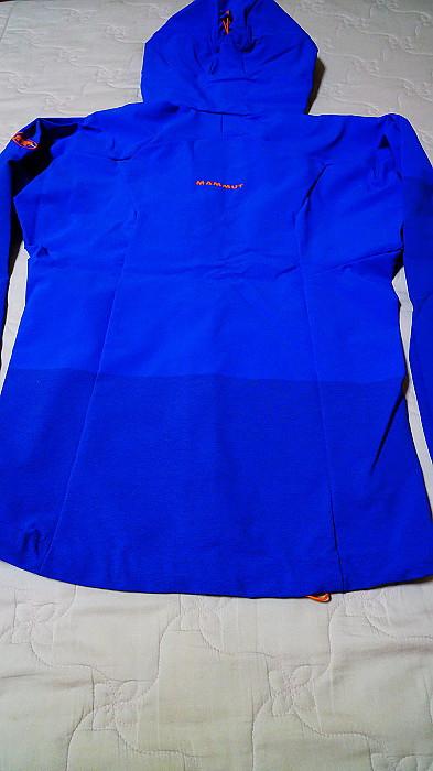 買了件Mammut猛犸象艾格極限軟殼,簡單開箱