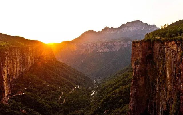 五一拼假攻略出爐,附上這10條經(jīng)典徒步路線