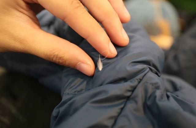 羽絨服、睡袋的羽絨跑出來(lái)要怎么處理?