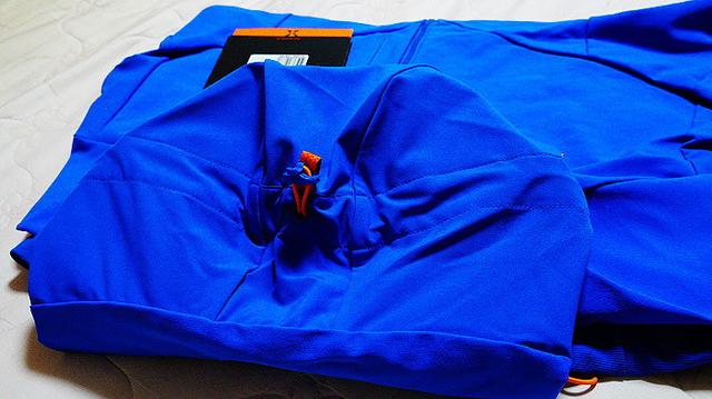 買了件Mammut猛犸象艾格極限軟殼,簡單開箱