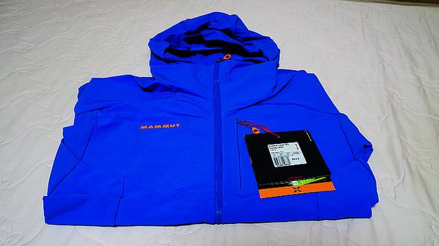 買了件Mammut猛犸象艾格極限軟殼,簡單開箱