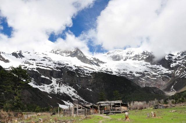 有個地方叫雨崩村,不去天堂就去雨崩徒步