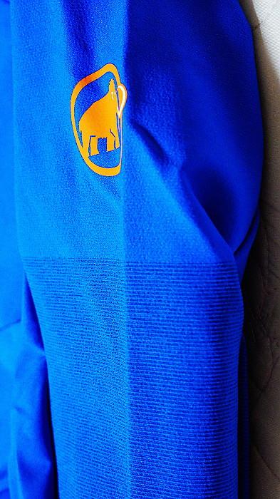 買了件Mammut猛犸象艾格極限軟殼,簡單開箱