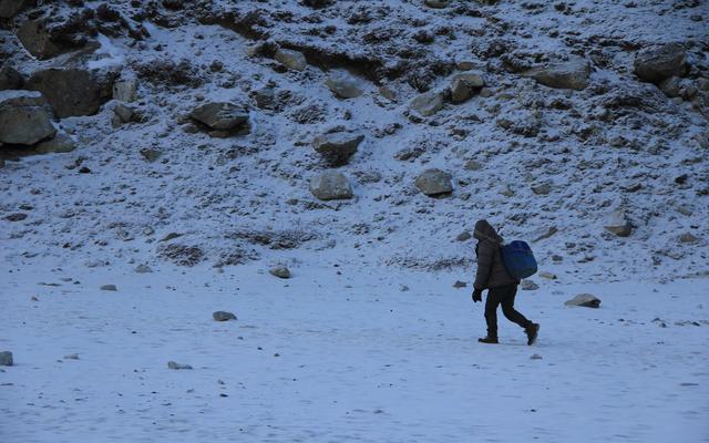 珠峰的向導與背夫,揭秘夏爾巴人的“特殊”日常生活