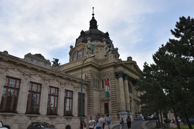 匈牙利自由行攻略,在布達佩斯一定要做的事