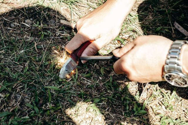 戶外活動帶直刀還是折刀？