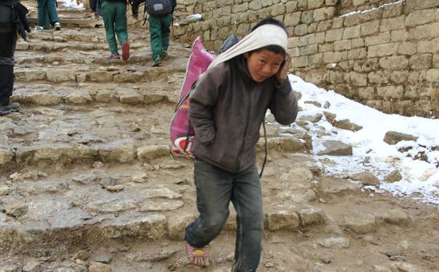 珠峰的向導與背夫,揭秘夏爾巴人的“特殊”日常生活