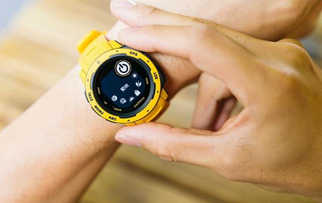 Garmin佳明instinct手表怎么樣，新款佳明手表開箱實戴分享